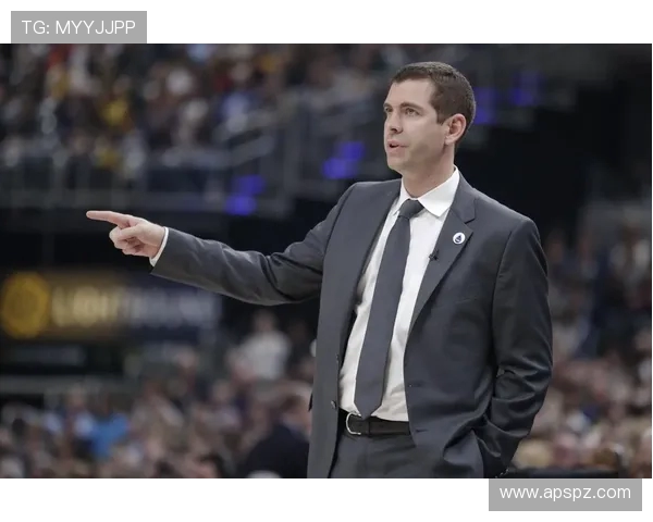 米奇谈年轻球队成长 尽管经验不足仍能沉稳终结比赛展现关键时刻执行力 米奇谈年轻球队成长 尽管经验不足仍能沉稳终结比赛展现关键时刻执行力